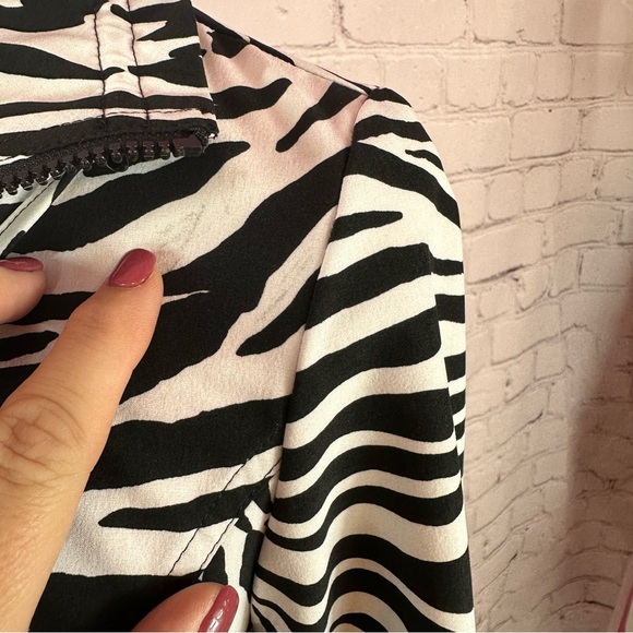 chico's zenergy activewear Womens S Zebra animal Print full zip Jacket - Picture 5 of 9
